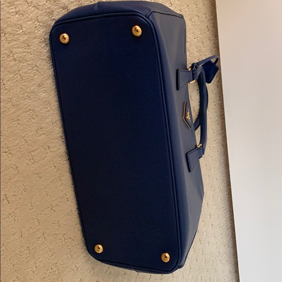 Medium Prada Saffiano Leather Galleria bag - Picture 8 of 9